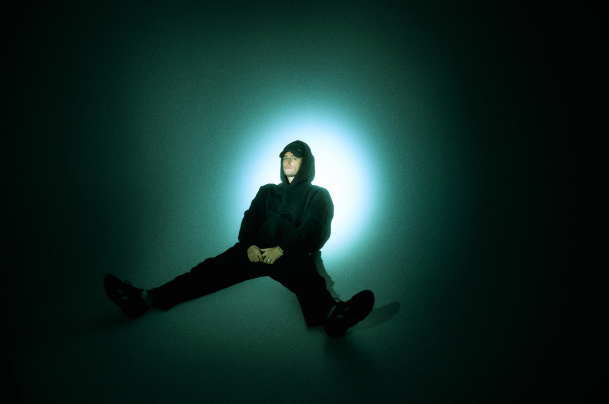 Julien Bracht returns with fourth single in emergent series, ‘Walking Alone’22.12.22 Julien Bracht Analog By Kanescans FINAL