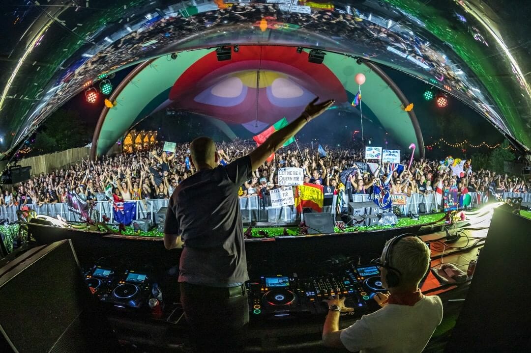 Above & Beyond score first film documentary273574427 1014114319231751 164121387769643395 N