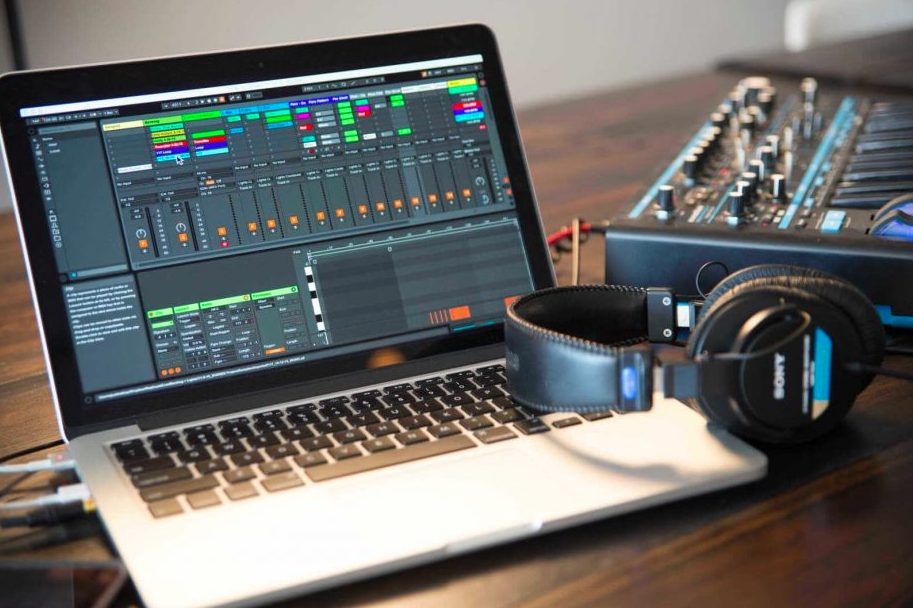 Learn music production with these 8 essential resourcesScreen Shot 2017 11 02 At 10.18.57 AM