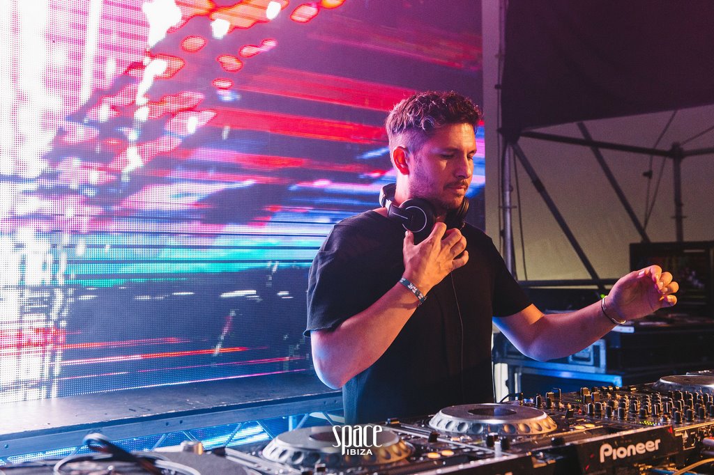 Mahmut Orhan pulls closer to ‘Pangea,’ unlocks ‘Nighter’WEAREFSTVL2017 JT 6216 Web Copy